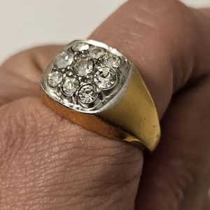Vintage Vargas 18 KT HGE Stamped Diamond V Mens Statement Ring Size 11.5